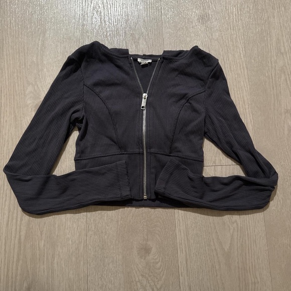 Garage Black Cropped Hoodie - Picture 2 of 2